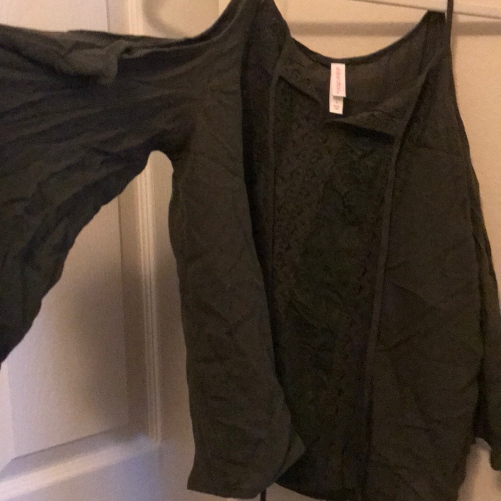 Cold shoulder top